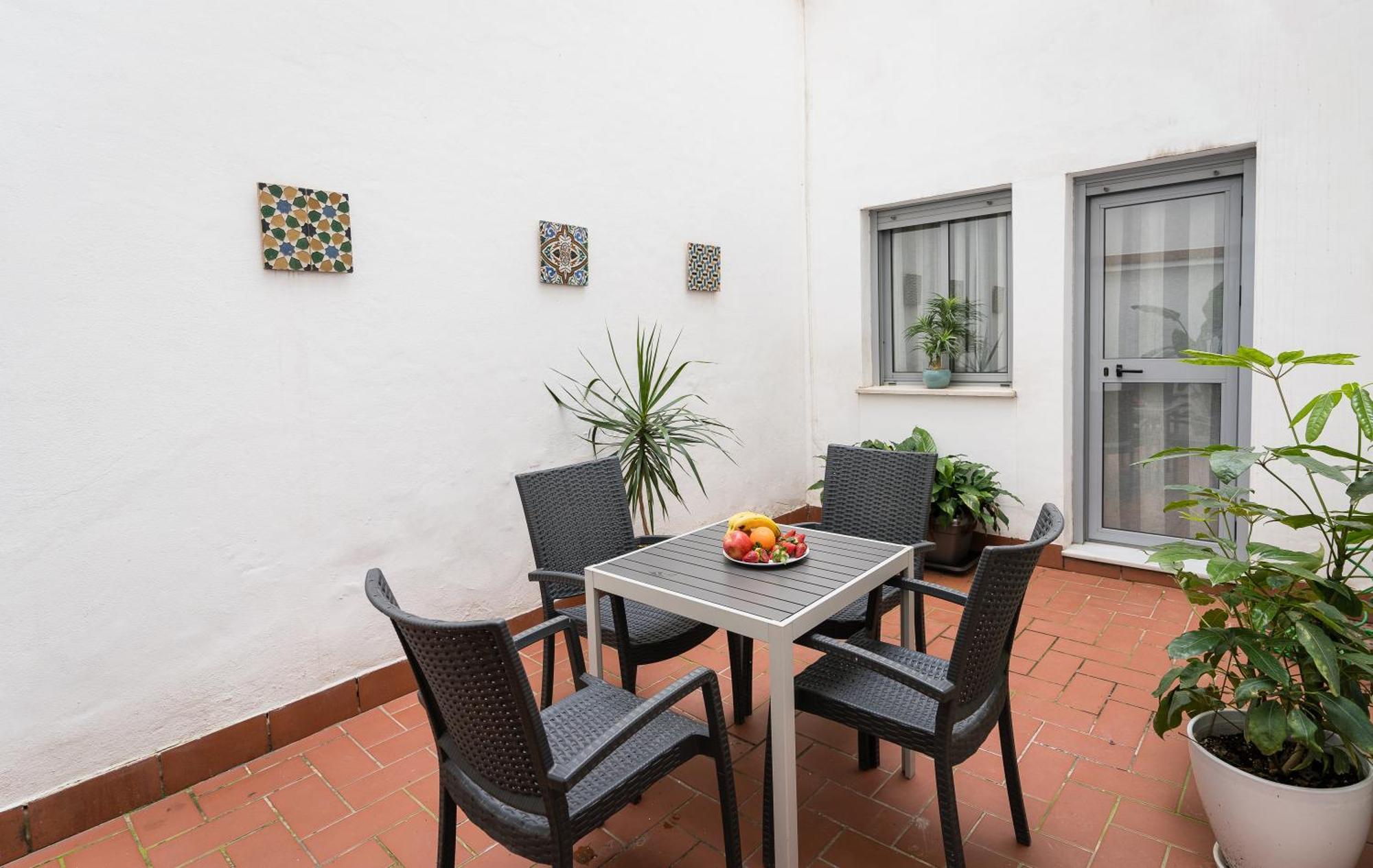 Apartamento Triana Deluxe Con Patio Privado Sevilha Exterior foto