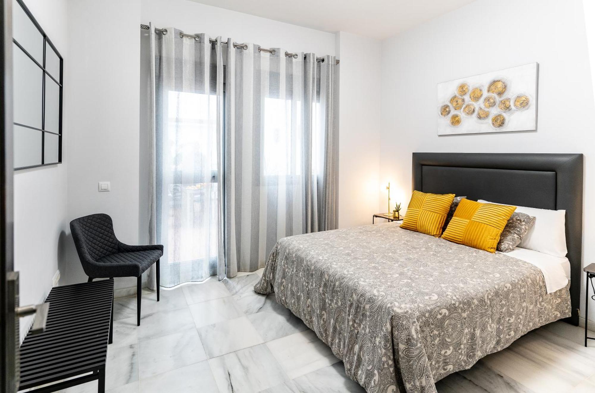 Apartamento Triana Deluxe Con Patio Privado Sevilha Exterior foto