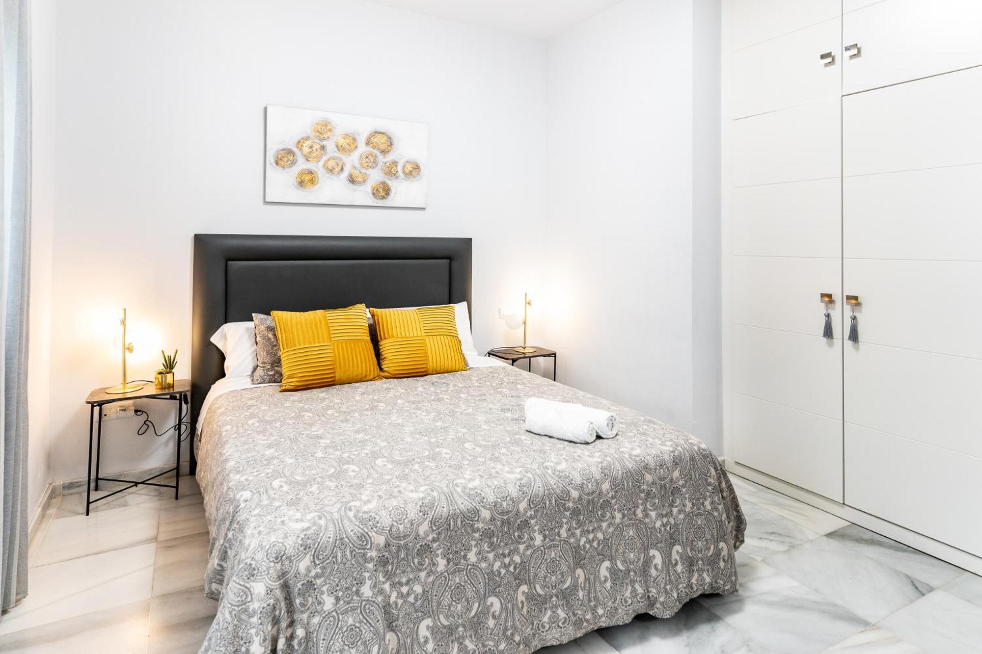 Apartamento Triana Deluxe Con Patio Privado Sevilha Exterior foto